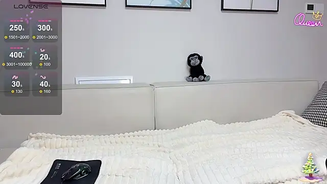 Snapshot of Alyssa-8 chatting on February 24, 9:40 am Alyssa-8 online show from February 24, 9:40 am