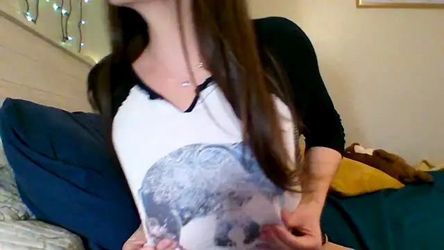 Snapshot of easy_briezy chatting on November 3, 11:37 pm easy briezy online show from November 3, 11:37 pm