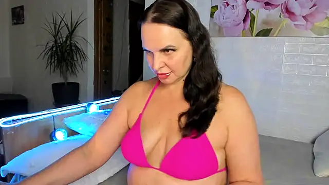 Snapshot of MIRAA_LUV chatting on July 14, 5:18 pm MIRAA LUV online show from July 14, 5:18 pm