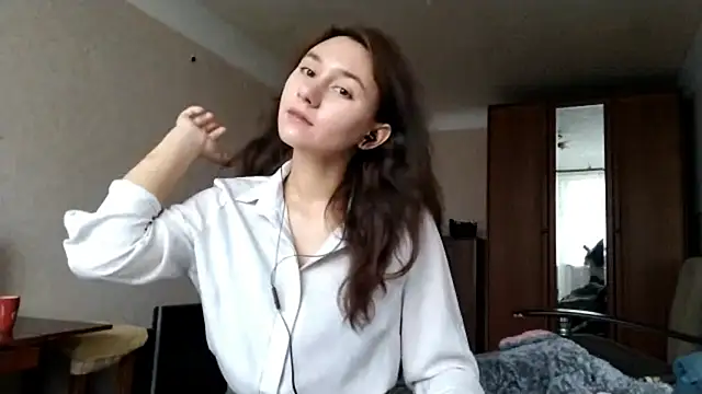 MiaLovelyOne online show from October 22, 7:30 am