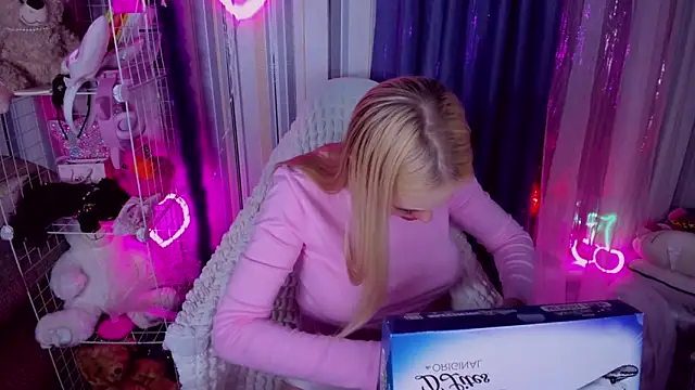 CeaneLino online show from April 1, 4:37 pm