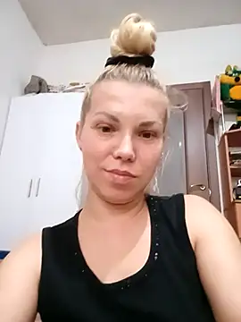 Snapshot of Any_Darsy chatting on October 19, 5:41 am Any Darsy online show from October 19, 5:41 am