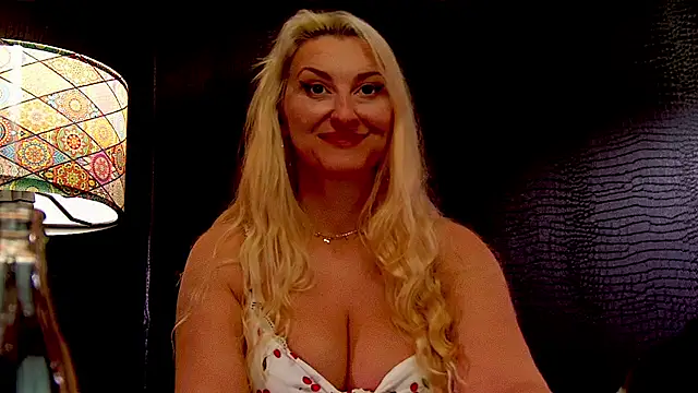 LeticiaReys online show from December 18, 7:42 pm