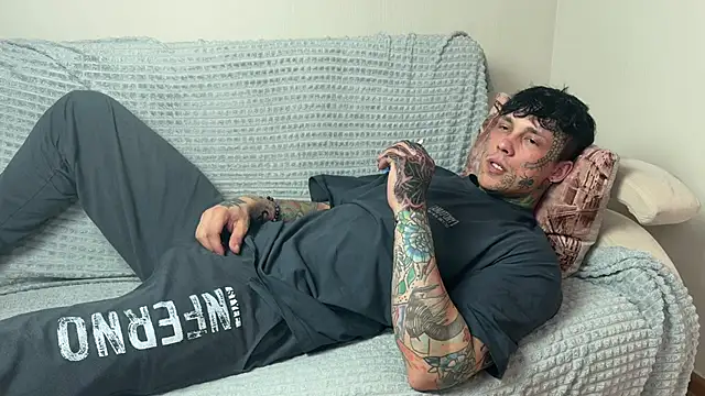 Snapshot of Anubisgods chatting on May 1, 11:15 am Anubisgods online show from May 1, 11:15 am