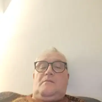 Snapshot of macdut67 chatting on March 23, 5:55 am macdut67 online show from March 23, 5:55 am