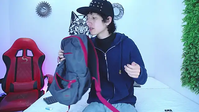 Snapshot of Emo_Boy_ chatting on November 12, 12:49 pm Emo Boy online show from November 12, 12:49 pm