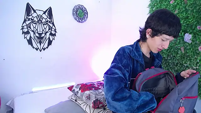 Snapshot of Emo_Boy_ chatting on December 2, 12:32 pm Emo Boy online show from December 2, 12:32 pm