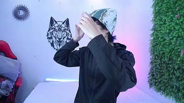 Snapshot of Emo_Boy_ chatting on December 3, 12:25 pm Emo Boy online show from December 3, 12:25 pm