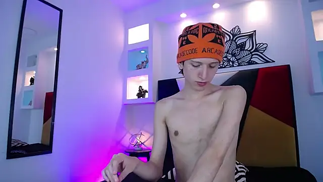 Snapshot of Emo_Boy_ chatting on January 13, 8:41 am Emo Boy online show from January 13, 8:41 am