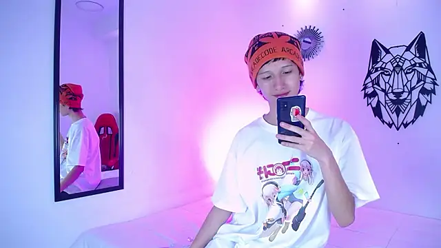 Snapshot of Emo_Boy_ chatting on January 15, 12:43 pm Emo Boy online show from January 15, 12:43 pm