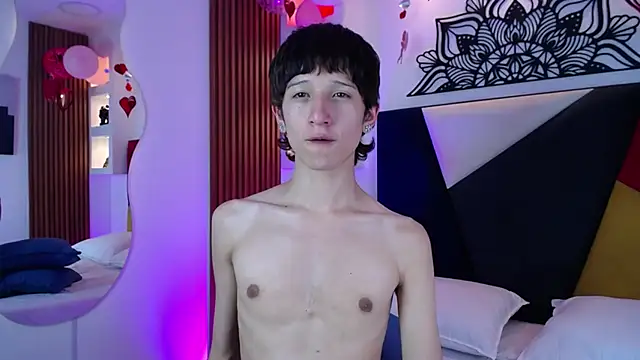 Snapshot of Emo_Boy_ chatting on February 13, 8:21 am Emo Boy online show from February 13, 8:21 am