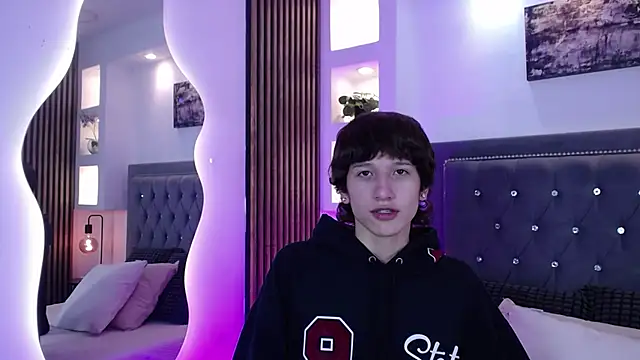 Emo Boy  online show from April 5, 8:39 pm