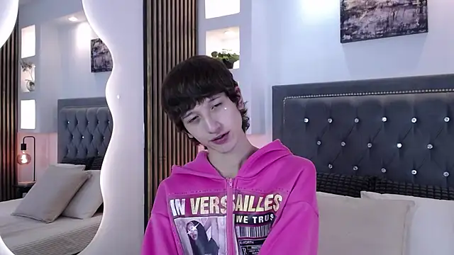 Emo Boy  online show from April 15, 8:31 pm