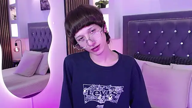 Snapshot of Emo_Boy_ chatting on April 30, 8:57 pm Emo Boy online show from April 30, 8:57 pm