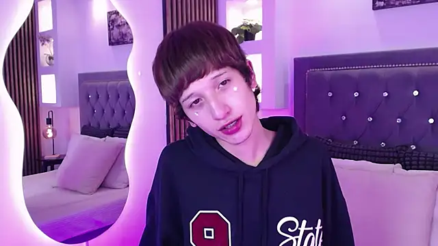 Snapshot of Emo_Boy_ chatting on May 4, 8:38 pm Emo Boy online show from May 4, 8:38 pm