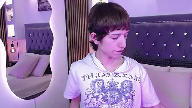 Snapshot of Emo_Boy_ chatting on May 10, 8:36 pm Emo Boy online show from May 10, 8:36 pm