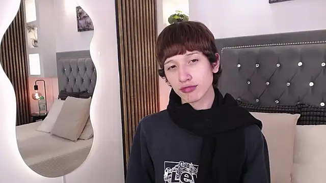 Snapshot of Emo_Boy_ chatting on May 12, 8:28 pm Emo Boy online show from May 12, 8:28 pm