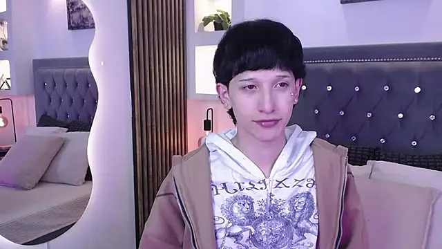 Snapshot of Emo_Boy_ chatting on May 22, 8:47 pm Emo Boy online show from May 22, 8:47 pm
