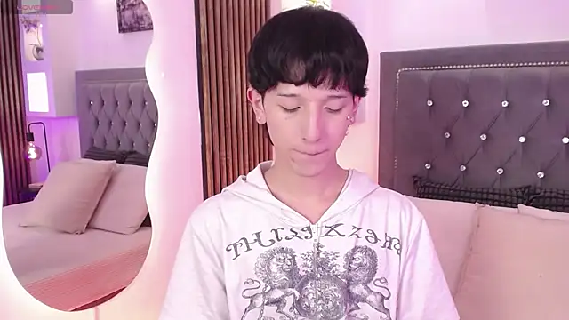 Snapshot of Emo_Boy_ chatting on May 28, 8:28 pm Emo Boy online show from May 28, 8:28 pm