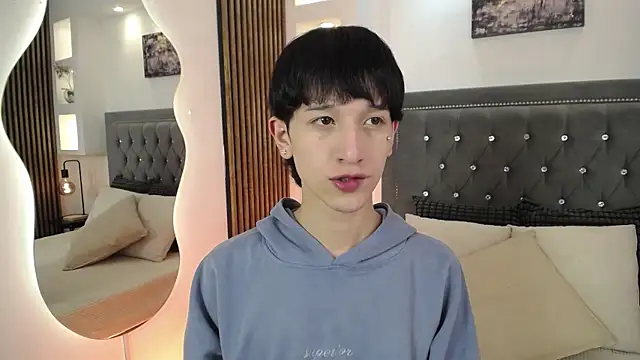 Snapshot of Emo_Boy_ chatting on June 1, 8:21 pm Emo Boy online show from June 1, 8:21 pm
