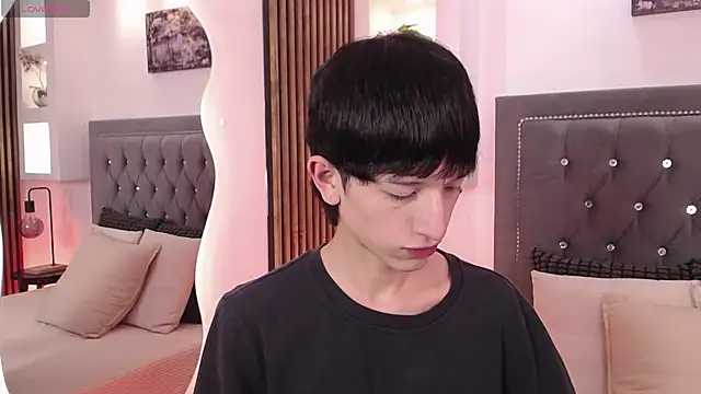 Snapshot of Emo_Boy_ chatting on June 5, 8:14 pm Emo Boy online show from June 5, 8:14 pm