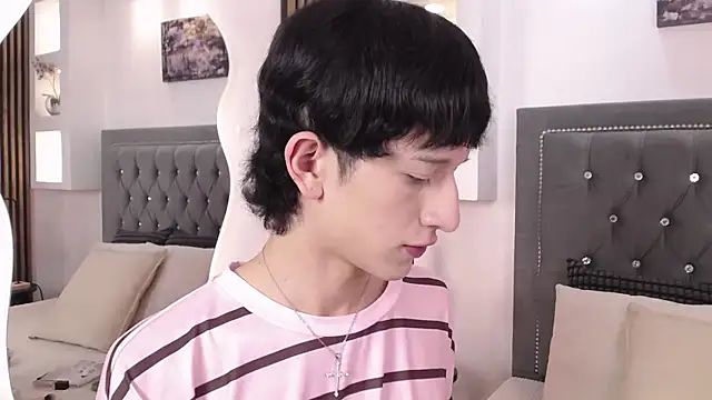 Snapshot of Emo_Boy_ chatting on June 6, 8:13 pm Emo Boy online show from June 6, 8:13 pm