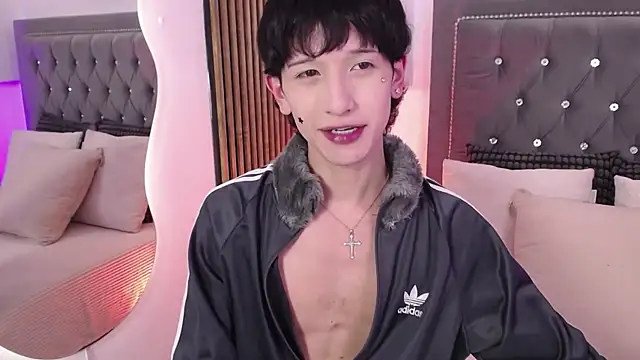 Snapshot of Emo_Boy_ chatting on June 8, 8:20 pm Emo Boy online show from June 8, 8:20 pm