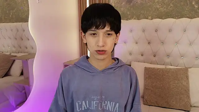Snapshot of Emo_Boy_ chatting on June 10, 2:38 pm Emo Boy online show from June 10, 2:38 pm