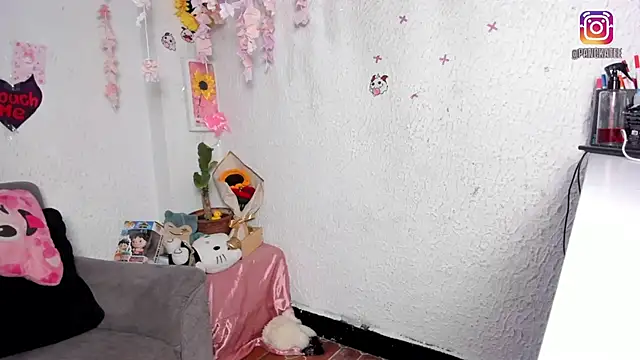 Emilycollei online show from April 3, 7:23 pm