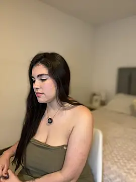 Snapshot of Isabella_LaRue chatting on April 10, 3:01 am Isabella LaRue online show from April 10, 3:01 am