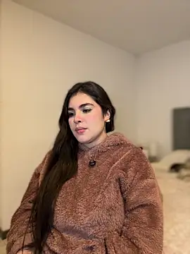 Snapshot of Isabella_LaRue chatting on April 11, 3:44 am Isabella LaRue online show from April 11, 3:44 am