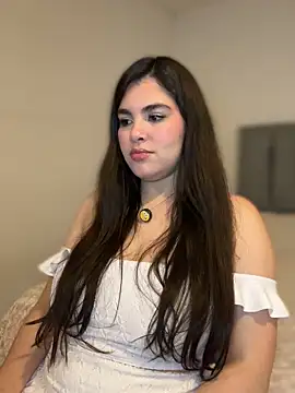Snapshot of Isabella_LaRue chatting on April 14, 2:50 am Isabella LaRue online show from April 14, 2:50 am