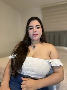 Snapshot of Isabella_LaRue chatting on April 15, 1:40 pm Isabella LaRue online show from April 15, 1:40 pm