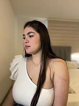 Snapshot of Isabella_LaRue chatting on May 12, 7:44 pm Isabella LaRue online show from May 12, 7:44 pm