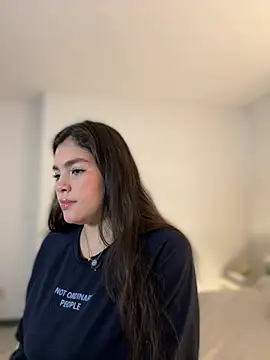 Snapshot of Isabella_LaRue chatting on May 20, 9:10 pm Isabella LaRue online show from May 20, 9:10 pm