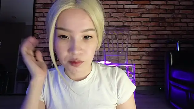 saya li1 online show from October 30, 9:15 pm