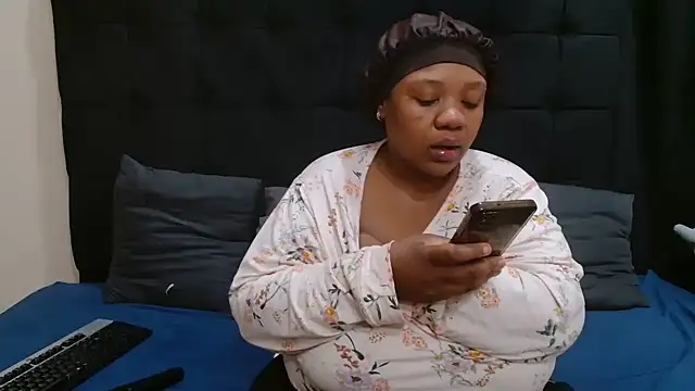 CaramelBootty online show from June 6, 3:00 am