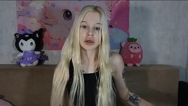 Snapshot of HoneyGold_ chatting on April 22, 3:42 am HoneyGold online show from April 22, 3:42 am