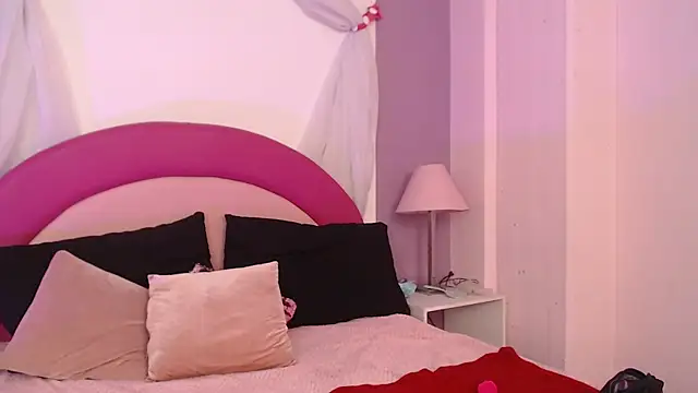 Snapshot of SweetRenata_ chatting on April 26, 12:58 pm SweetRenata online show from April 26, 12:58 pm