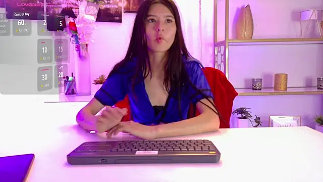 Snapshot of SweetRenata_ chatting on May 11, 1:06 pm SweetRenata online show from May 11, 1:06 pm