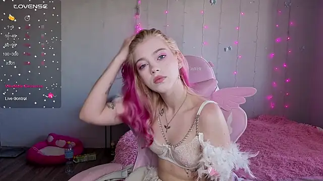 myprettylola online show from May 9, 11:59 am