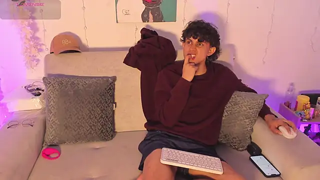 Snapshot of lua_boy chatting on March 10, 4:06 am lua boy online show from March 10, 4:06 am