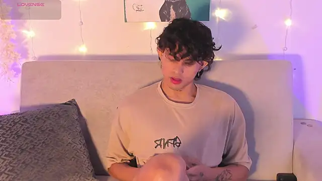 Snapshot of lua_boy chatting on March 31, 4:46 am lua boy online show from March 31, 4:46 am