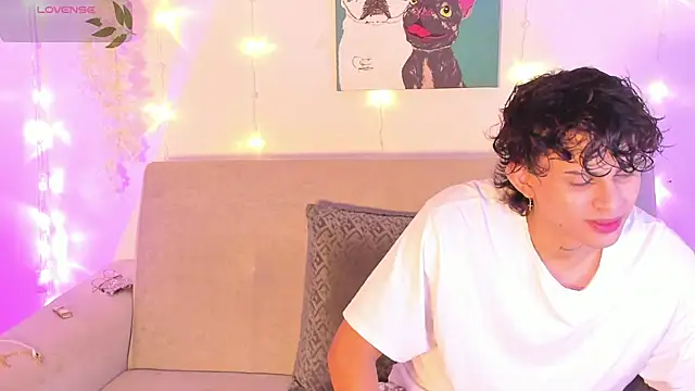 Snapshot of lua_boy chatting on April 8, 2:55 am lua boy online show from April 8, 2:55 am