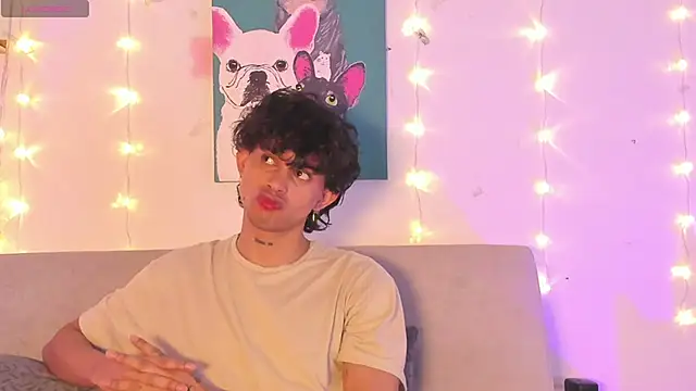 Snapshot of lua_boy chatting on May 19, 4:52 am lua boy online show from May 19, 4:52 am