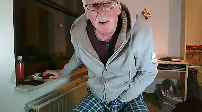 Snapshot of super-snoopy chatting on December 15, 3:42 pm super-snoopy online show from December 15, 3:42 pm