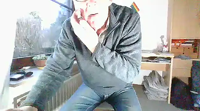 Snapshot of super-snoopy chatting on December 22, 3:00 pm super-snoopy online show from December 22, 3:00 pm