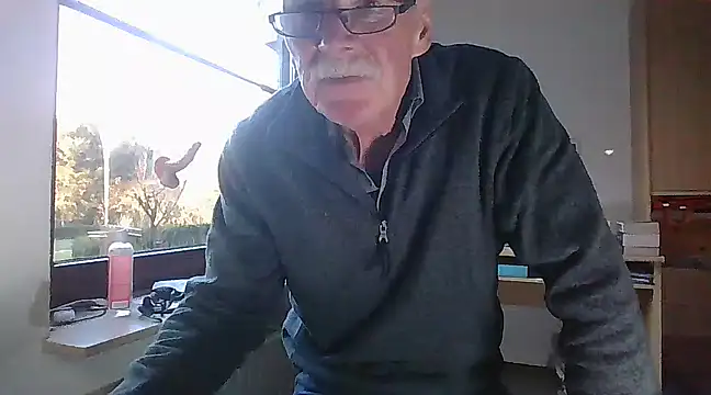 Snapshot of super-snoopy chatting on January 19, 2:28 pm super-snoopy online show from January 19, 2:28 pm