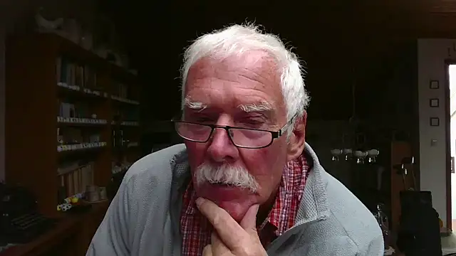 Snapshot of super-snoopy chatting on September 14, 8:35 am super-snoopy online show from September 14, 8:35 am