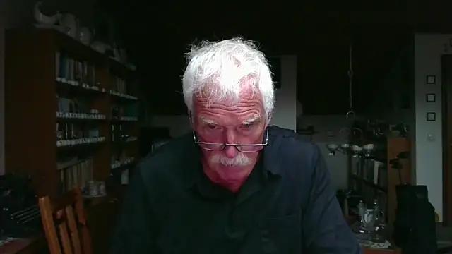 Snapshot of super-snoopy chatting on September 21, 8:16 am super-snoopy online show from September 21, 8:16 am